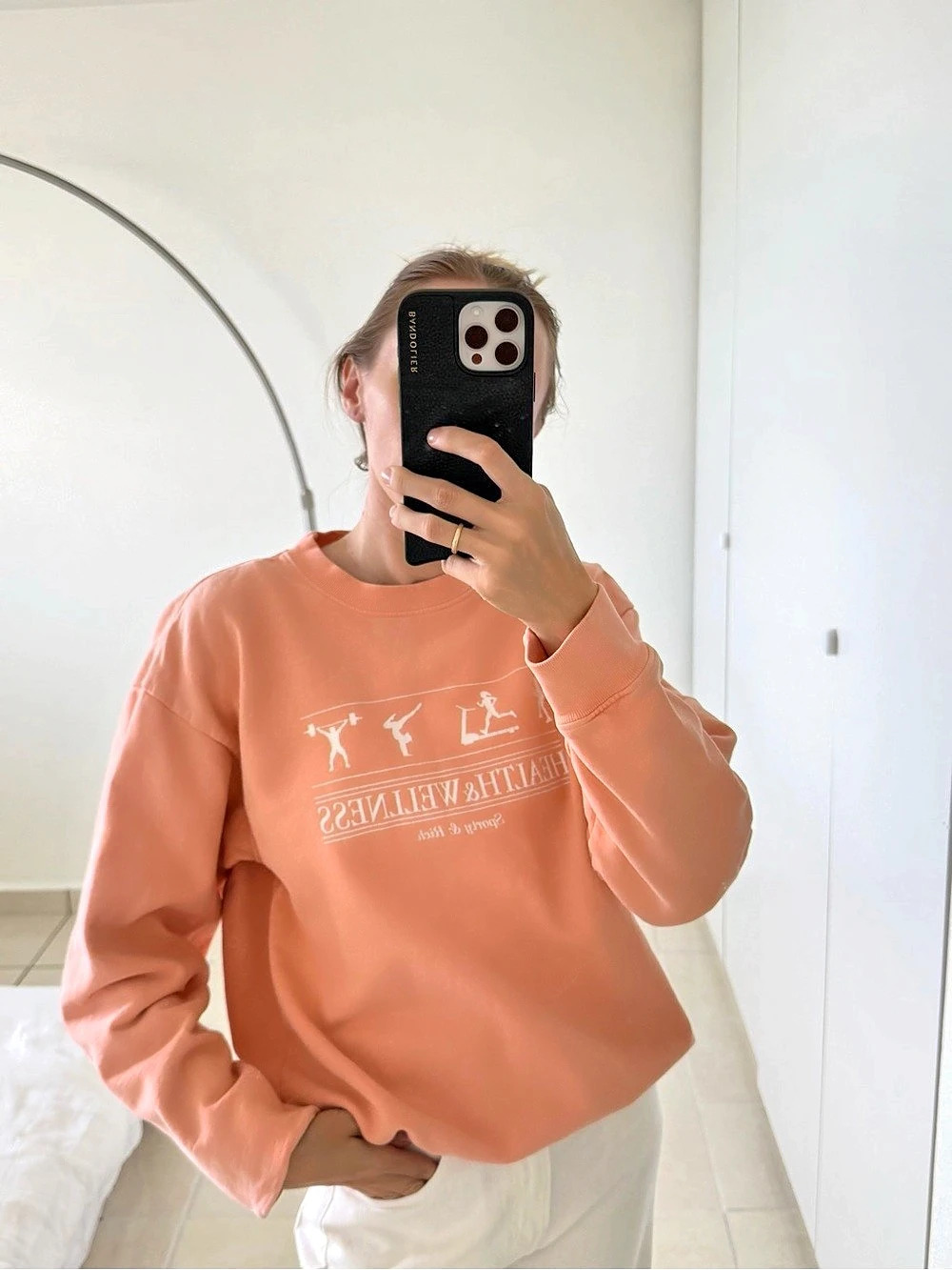 Sporty & Rich Health & Wellness Sweatshirt Graphic Sweatshirt in Orange Size XS